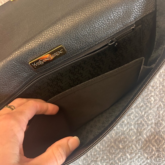 Elegant Black Crossbody with Gold Details - Picture 9 of 9